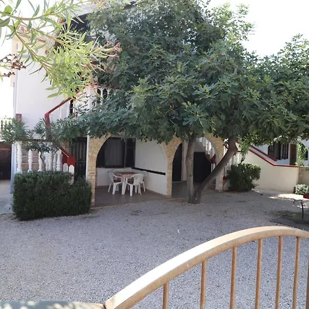 Vera No 3 Apartment *