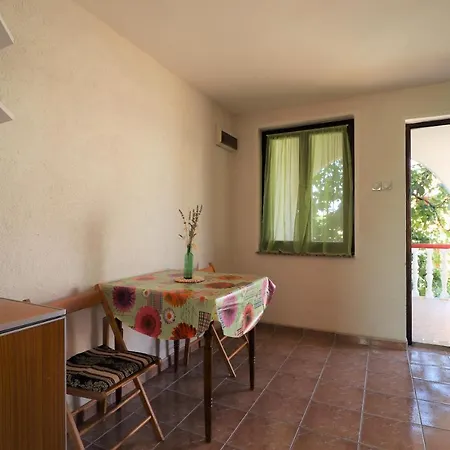 Vera No 3 Apartment *
